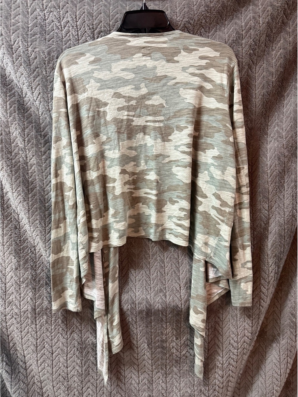 Belle by Kim Gravel Women's Lightweight Camouflage Cardigan Size Large - Picture 2 of 3
